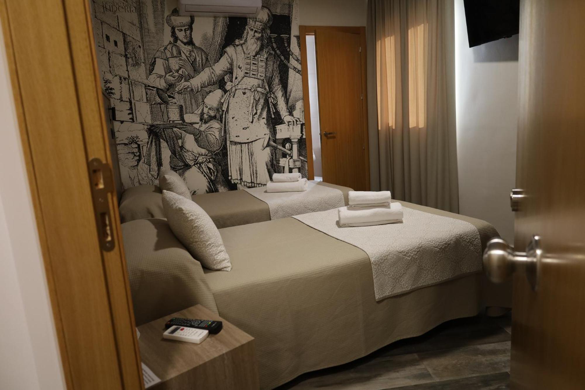 Hospedium Dlj Hostal Tematico Desde La Juderia Arjona Bagian luar foto